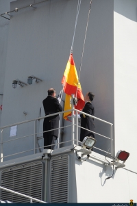 Izado de la Bandera en el BAC "Cantabria"