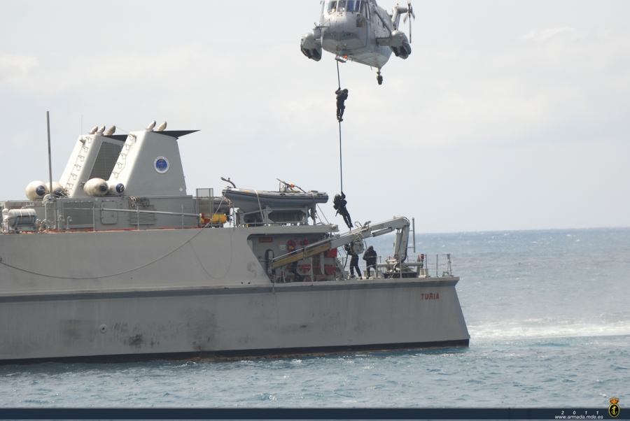 La Armada Española se adiestra en seguridad marítima con organismos de la Administración Pública